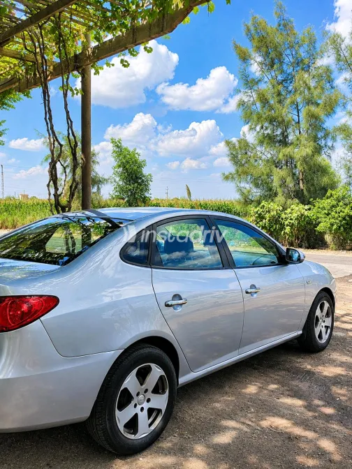 Hyundai Avante 2009 Silver Automatic Used for Sale in Greater Cairo ( Cairo + Giza) - 5