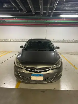 Opel Astra 2017 Dark Gray Automatic Used for Sale in Greater Cairo ( Cairo + Giza)