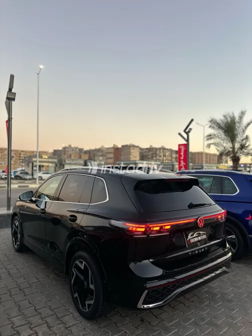Volkswagen Tiguan 2024 Black Automatic Used for Sale in Greater Cairo ( Cairo + Giza) - 5