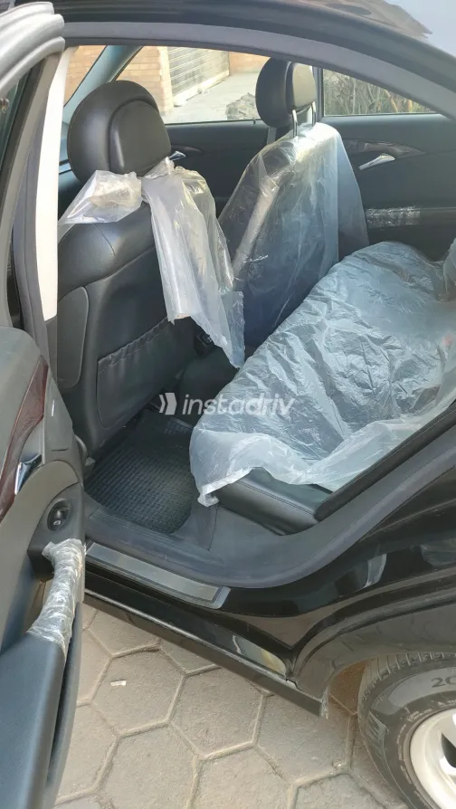 Mercedes E 200 2005 Black Automatic Used for Sale in Greater Cairo ( Cairo + Giza) - 4