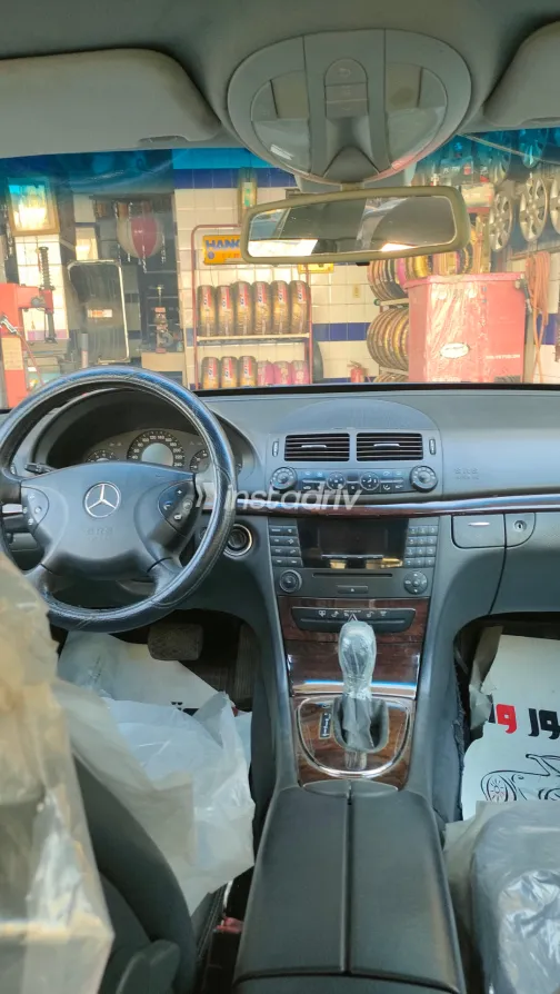 Mercedes E 200 2005 Black Automatic Used for Sale in Greater Cairo ( Cairo + Giza) - 5