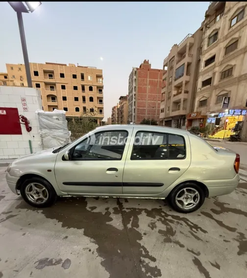 Renault Clio 2002 Silver Manual Used for Sale in Greater Cairo ( Cairo + Giza) - 2