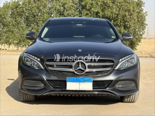Mercedes C 180 2015 Silver Automatic Used for Sale in Faiyum - 2