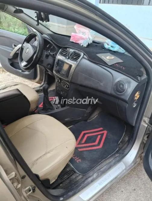 Renault Logan 2014 Gold Manual Used for Sale in El Mahalla - 6