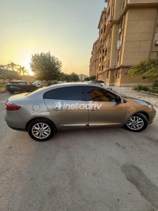 Renault Fluence 2016 Bronze Automatic Used for Sale in Cairo - 4