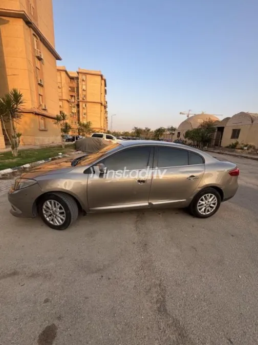 Renault Fluence 2016 Bronze Automatic Used for Sale in Cairo - 5