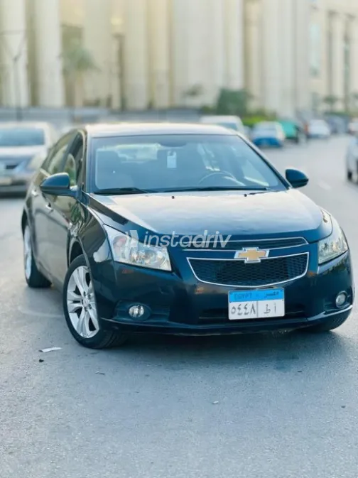 شيفروليه كروز 2013 أسود أوتوماتيك مستعملة للبيع في المهندسين - 4