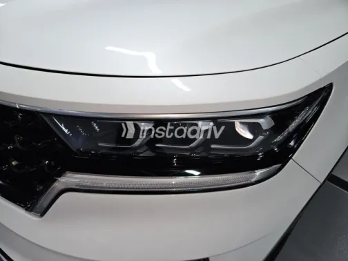 Kia Sorento 2023 White Automatic Used for Sale in Al Shorouk - 9