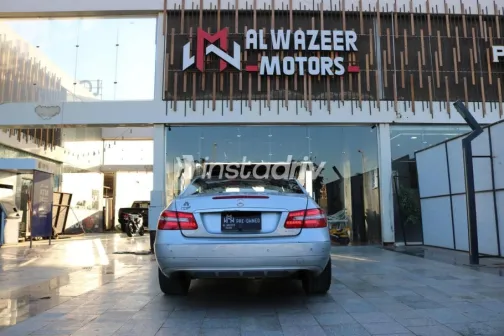 Mercedes E 350 2010 Silver Automatic Used for Sale in Sheikh Zayed City - 2