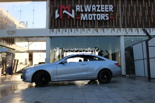 Mercedes E 350 2010 Silver Automatic Used for Sale in Sheikh Zayed City - 3