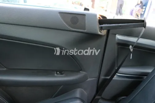 Mercedes E 350 2010 Silver Automatic Used for Sale in Sheikh Zayed City - 7