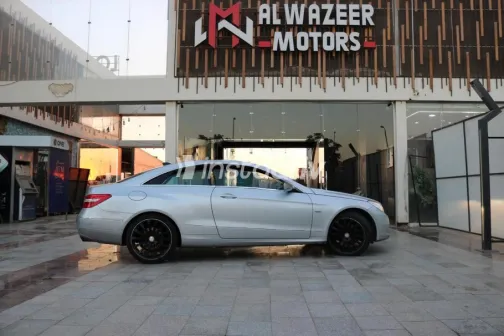 Mercedes E 350 2010 Silver Automatic Used for Sale in Sheikh Zayed City - 8
