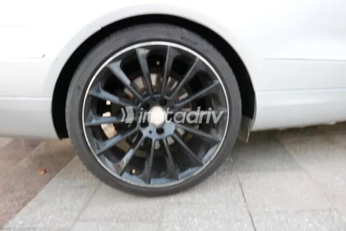 Mercedes E 350 2010 Silver Automatic Used for Sale in Sheikh Zayed City - 9