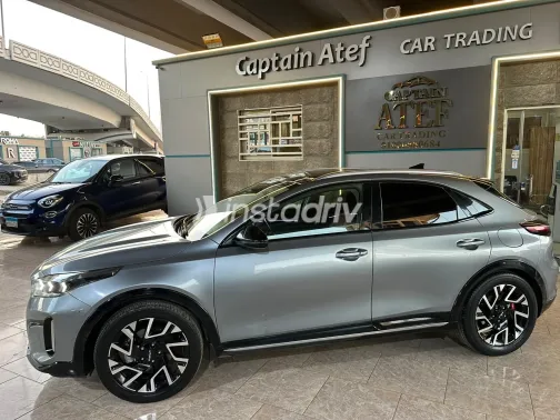 Kia Xceed 2024 Dark Gray Automatic Used for Sale in Greater Cairo ( Cairo + Giza) - 3