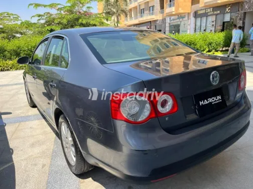 Volkswagen Jetta 2007 Gray Automatic Used for Sale in Cairo - 2