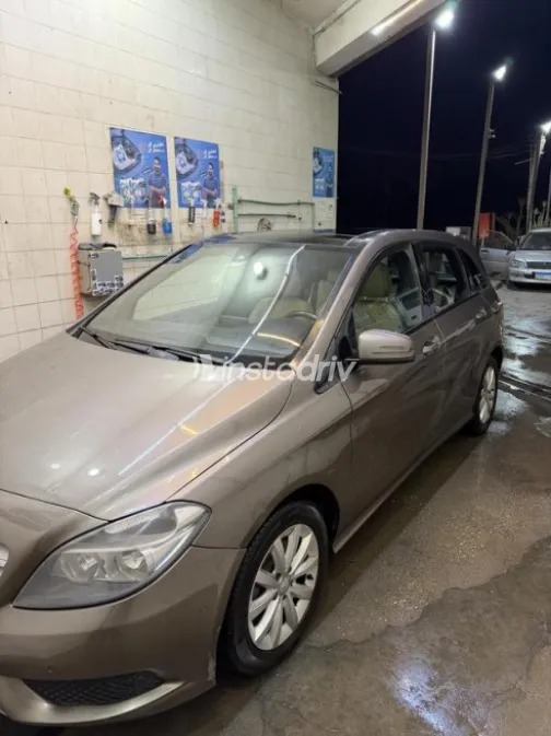 Mercedes B 200 2013 Gold Automatic Used for Sale in Cairo - 2