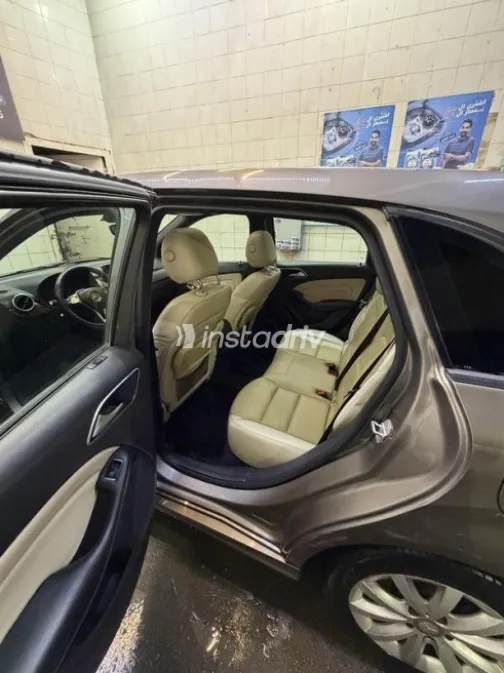 Mercedes B 200 2013 Gold Automatic Used for Sale in Cairo - 8