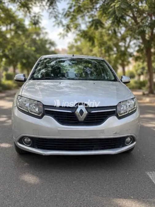 Renault Logan 2017 Silver Automatic Used for Sale in 6 October - 2