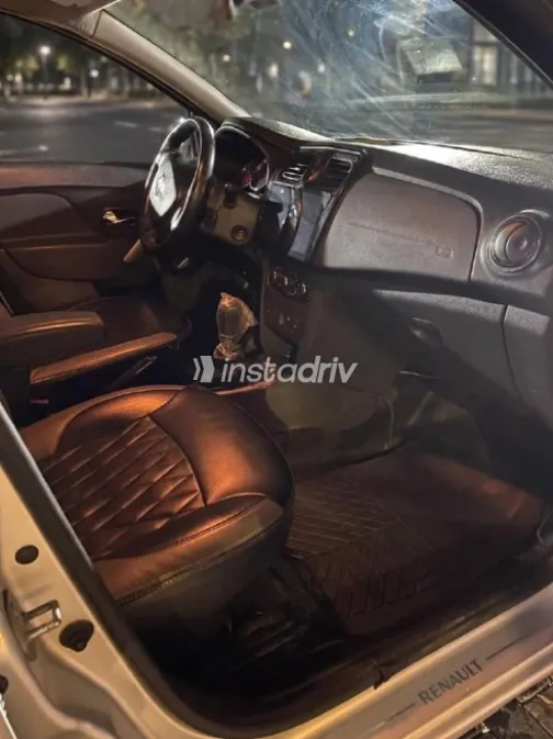 Renault Logan 2017 Silver Automatic Used for Sale in 6 October - 4