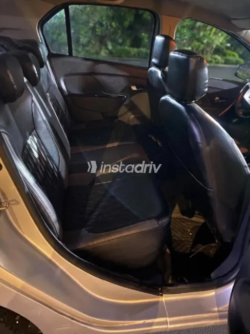 Renault Logan 2017 Silver Automatic Used for Sale in 6 October - 5