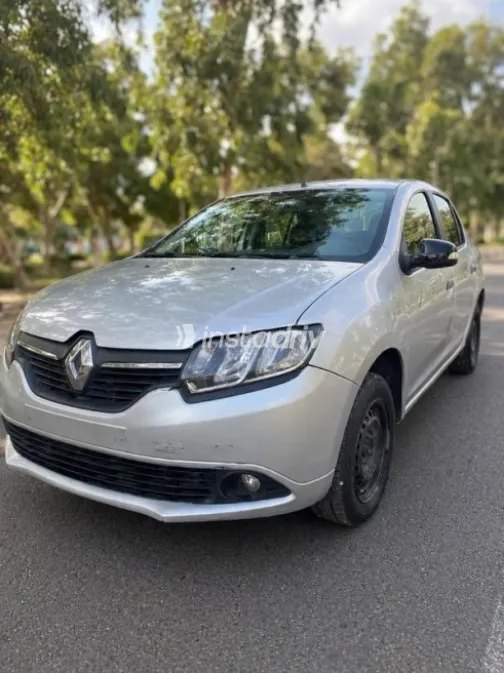 Renault Logan 2017 Silver Automatic Used for Sale in 6 October - 6