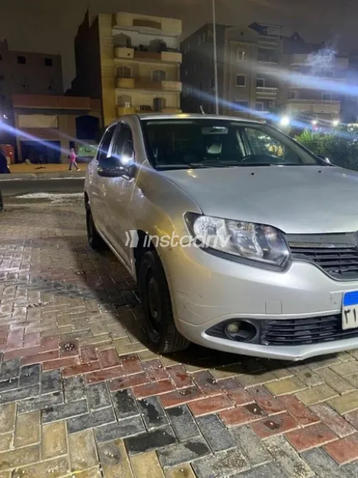 Renault Logan 2017 Silver Automatic Used for Sale in 6 October - 8