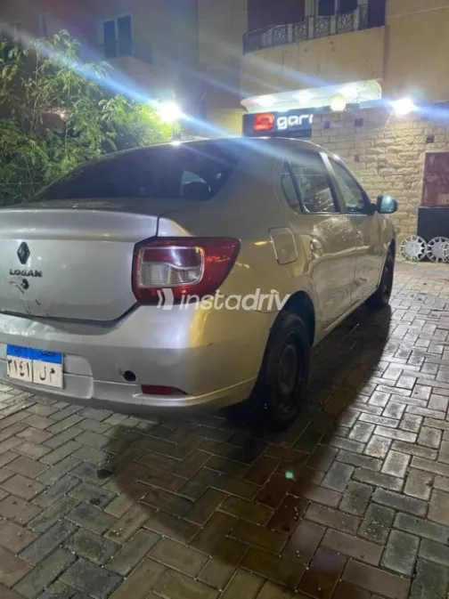 Renault Logan 2017 Silver Automatic Used for Sale in 6 October - 9