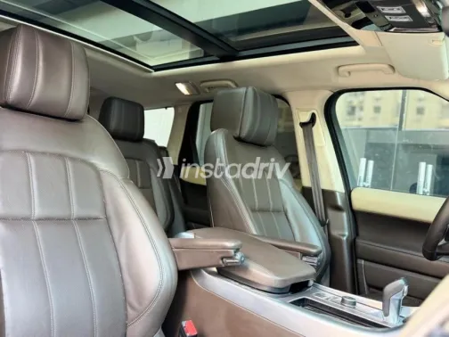 Land Rover Range Rover Sport 2021 Black Automatic Used for Sale in Nasr city - 7