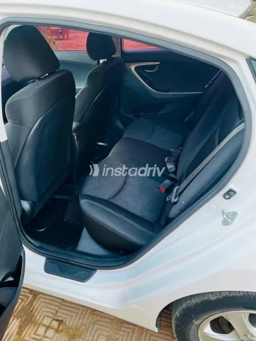 Hyundai Avante 2012 White Automatic Used for Sale in Greater Cairo ( Cairo + Giza) - 2