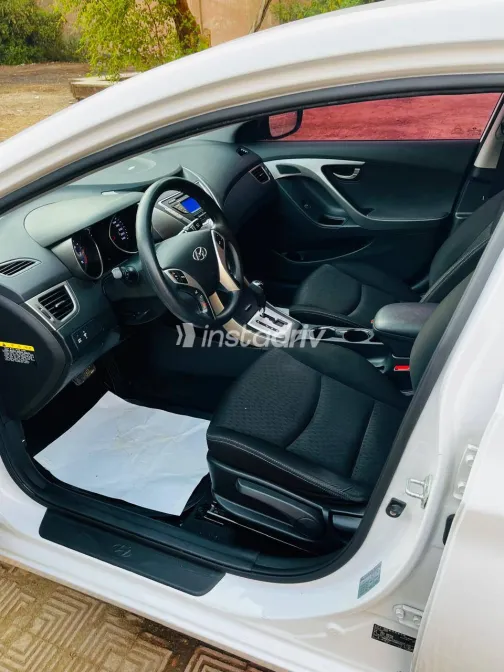 Hyundai Avante 2012 White Automatic Used for Sale in Greater Cairo ( Cairo + Giza) - 5