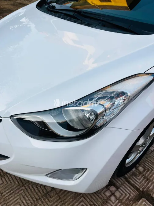 Hyundai Avante 2012 White Automatic Used for Sale in Greater Cairo ( Cairo + Giza) - 6