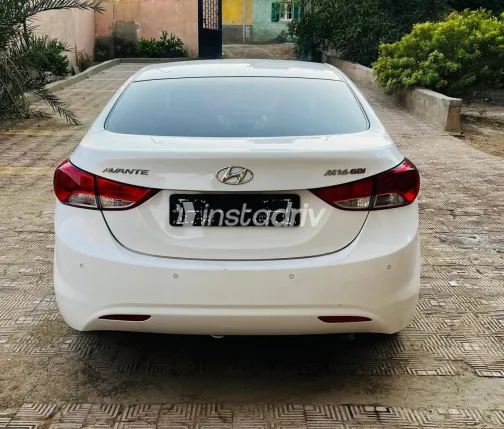 Hyundai Avante 2012 White Automatic Used for Sale in Greater Cairo ( Cairo + Giza) - 7