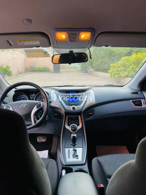 Hyundai Avante 2012 White Automatic Used for Sale in Greater Cairo ( Cairo + Giza) - 8