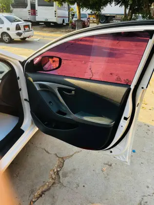 Hyundai Avante 2012 White Automatic Used for Sale in Greater Cairo ( Cairo + Giza)