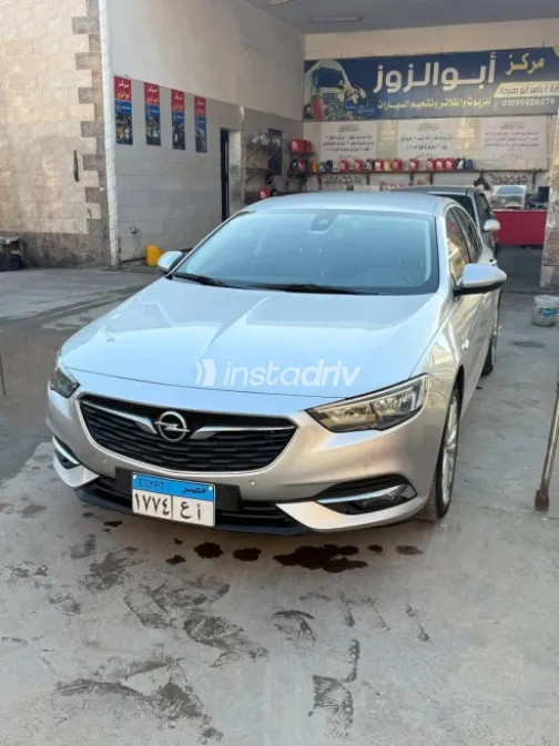 Opel Insignia 2019 Silver Automatic Used for Sale in Mohandessin - 1
