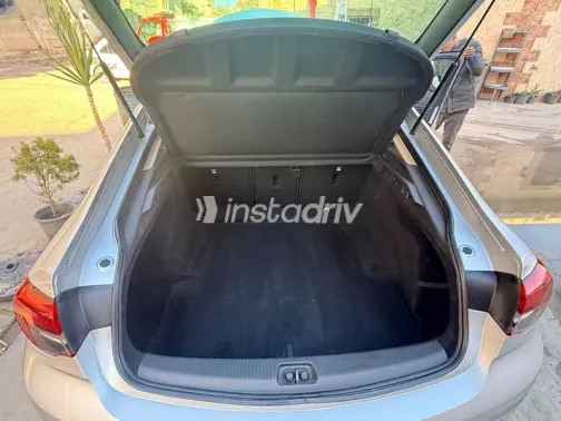 Opel Insignia 2019 Silver Automatic Used for Sale in Mohandessin - 9