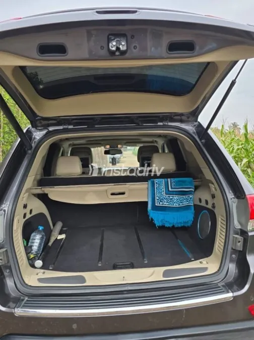Jeep Grand Cherokee 2014 Gray Automatic Used for Sale in Giza - 7