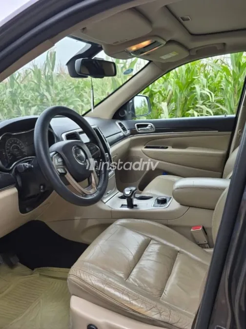 Jeep Grand Cherokee 2014 Gray Automatic Used for Sale in Giza - 9