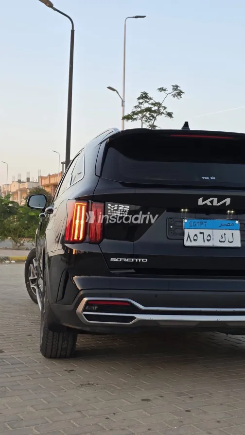 Kia Sorento 2023 Black Automatic Used for Sale in Greater Cairo ( Cairo + Giza) - 3
