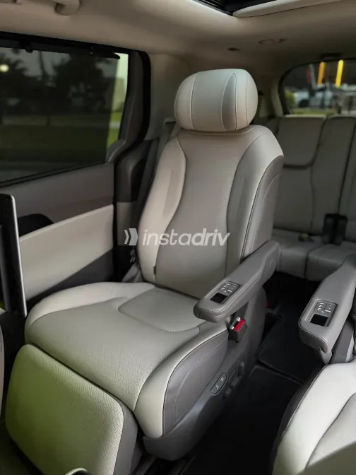 Kia Carnival 2025 Black Automatic Used for Sale in Greater Cairo ( Cairo + Giza) - 9