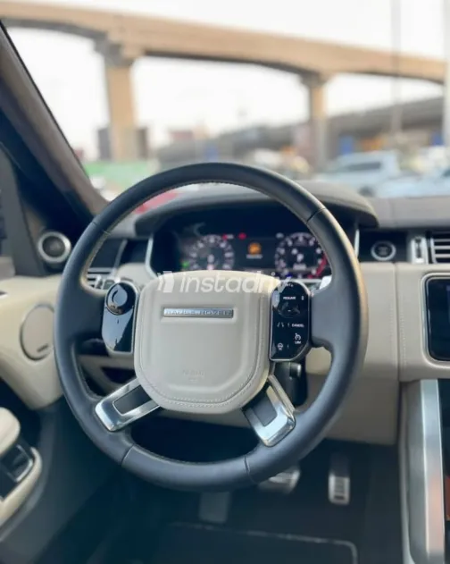 Land Rover Range Rover Vogue 2020 White Automatic New for Sale in Giza - 5