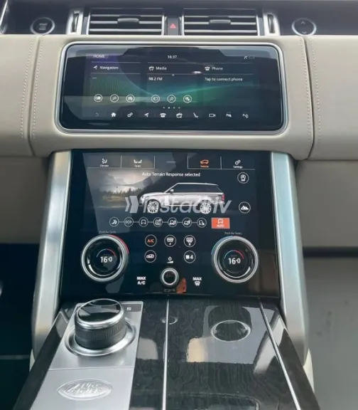 Land Rover Range Rover Vogue 2020 White Automatic New for Sale in Giza - 6