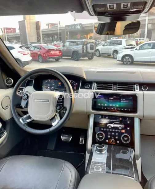 Land Rover Range Rover Vogue 2020 White Automatic New for Sale in Giza - 8
