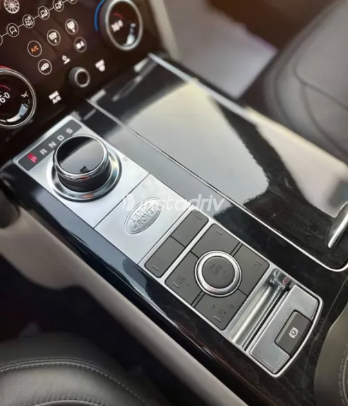 Land Rover Range Rover Vogue 2020 White Automatic New for Sale in Giza - 9