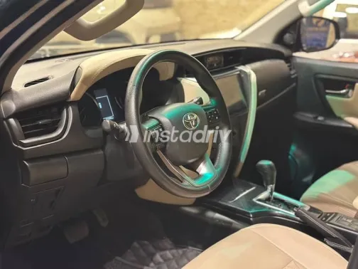 تويوتا فورتشنر 2023 أزرق غامق أوتوماتيك مستعملة للبيع في الجيزة - 6