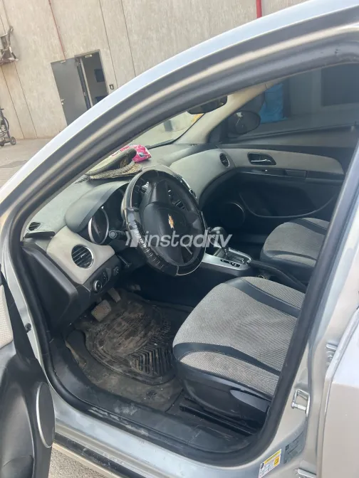Chevrolet Cruze 2017 Silver Automatic Used for Sale in Greater Cairo ( Cairo + Giza) - 3