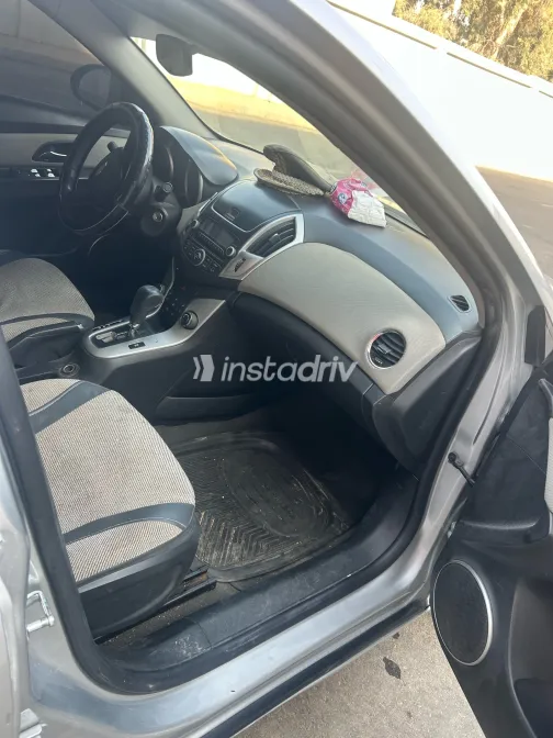 Chevrolet Cruze 2017 Silver Automatic Used for Sale in Greater Cairo ( Cairo + Giza) - 4
