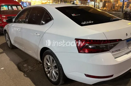 سكودا سوبيرب 2023 أبيض أوتوماتيك مستعملة للبيع في القاهرة الكبرى ( القاهرة - الجيزة) - 1