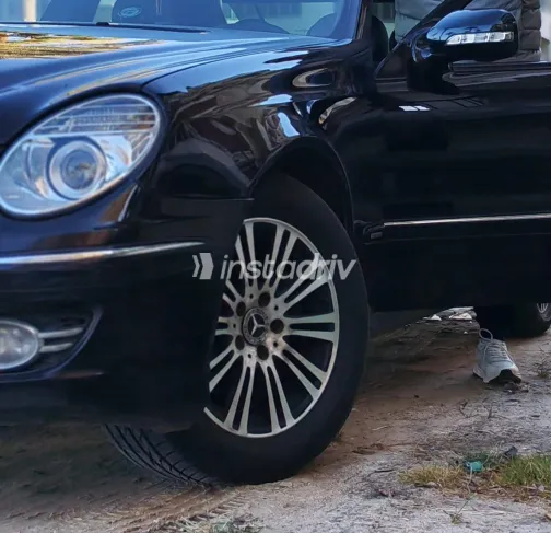 Mercedes E 200 2009 Black Automatic Used for Sale in Greater Cairo ( Cairo + Giza) - 1