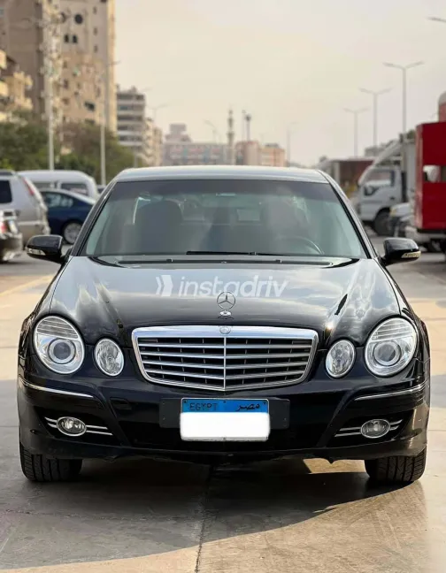 Mercedes E 200 2009 Black Automatic Used for Sale in Greater Cairo ( Cairo + Giza) - 2